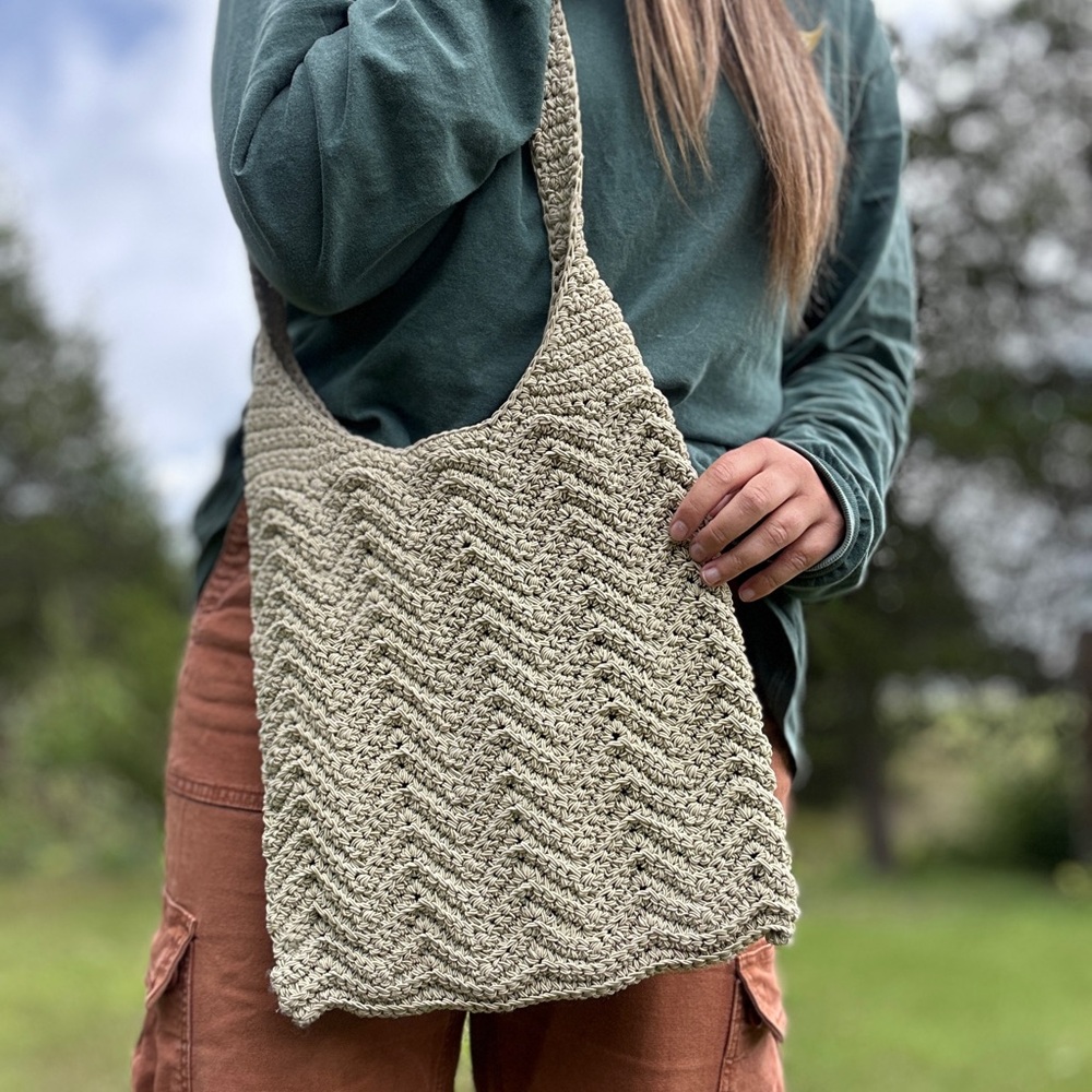 Crochet Shoulder Tote - Chevron design - Dark Cream